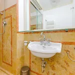 Alberto Flat - In Front Of The & 20 Min To Venice Apartment *