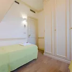 Alberto Flat - In Front Of The & 20 Min To Venice Apartment