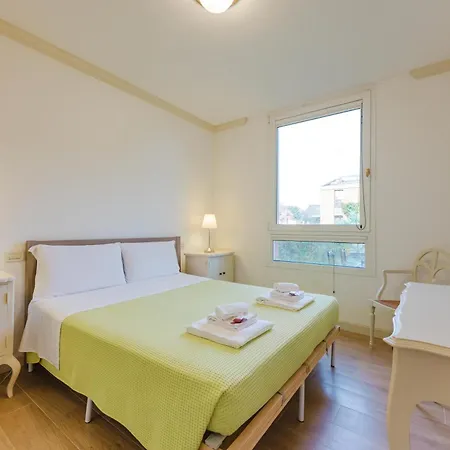 Alberto Flat - In Front Of The & 20 Min To Venice *