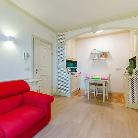 Alberto Flat - In Front Of The & 20 Min To Venice