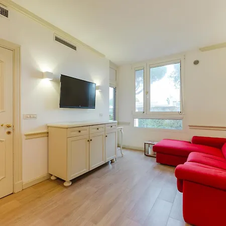 Alberto Flat - In Front Of The & 20 Min To Venice *