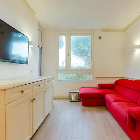 Alberto Flat - In Front Of The & 20 Min To Venice * Венеция-Лидо